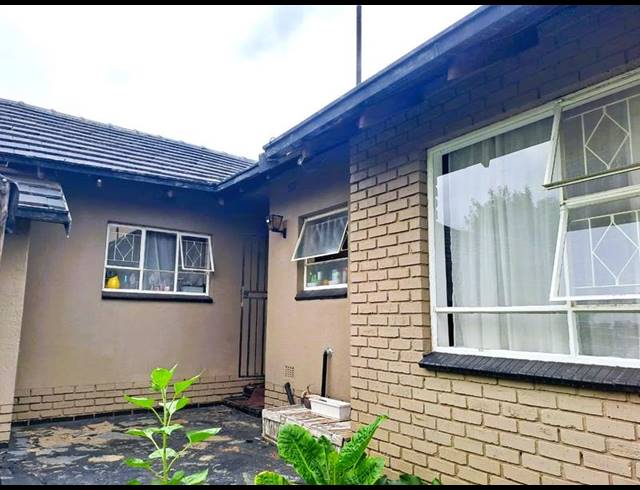 4 BEDROOM HOUSE FOR SALE IN SYMHURST